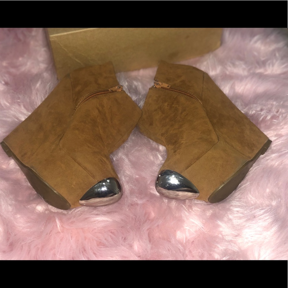 Privileged Tan Booties - Picture 4 of 5